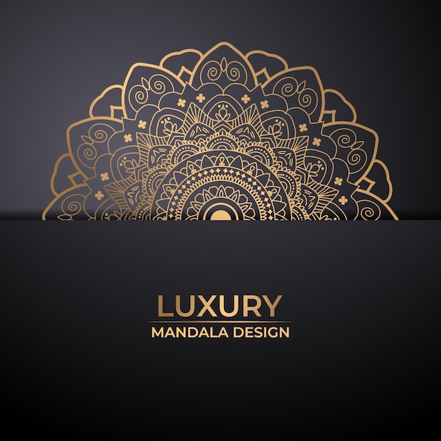 Luxe sier mandala ontwerp achtergrond in gouden kleur Gratis Vector