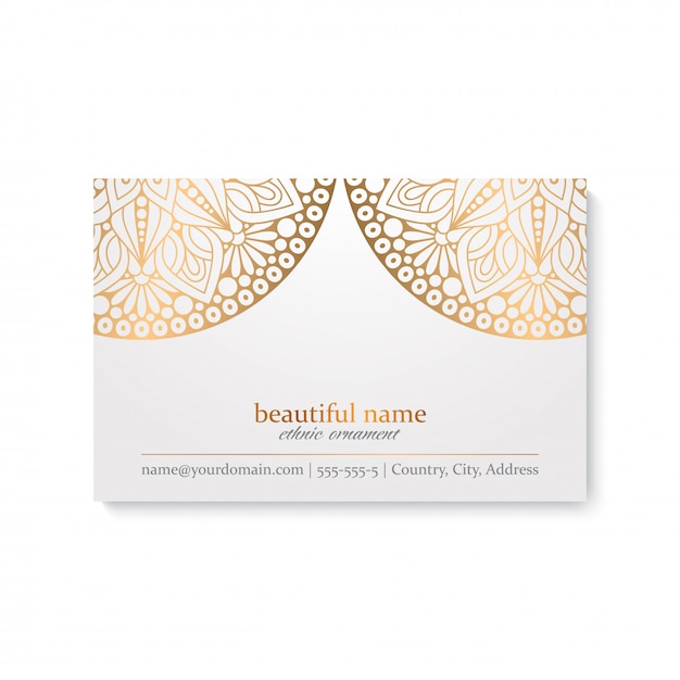 Luxe visitekaartje sjabloon met etnische stijl, witte en gouden kleur