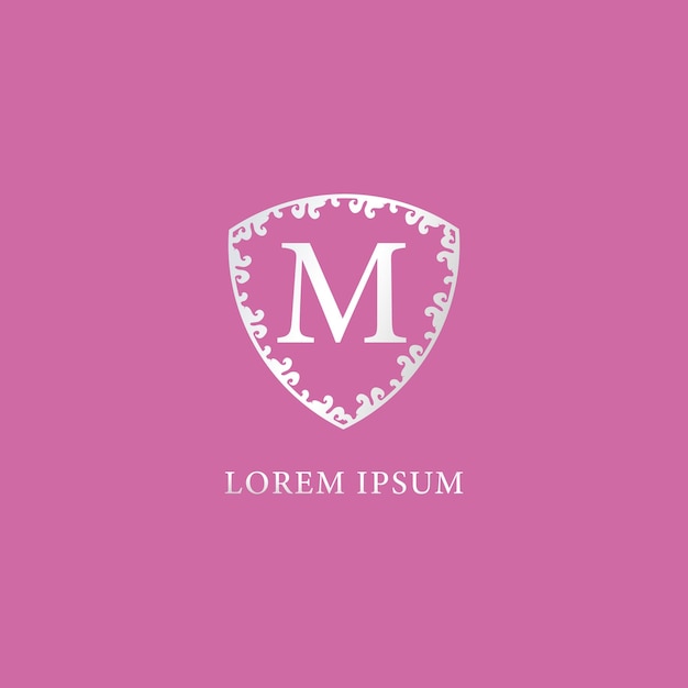 M Letter Intial logo design template Luxe zilveren decoratieve bloemenschild illustratie Geschikt voor Verzekering mode en beauty product Geïsoleerd op roze kleur achtergrond