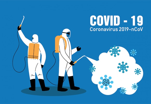 Mannen met bioveiligheidspak voor desinfectie van covid-19