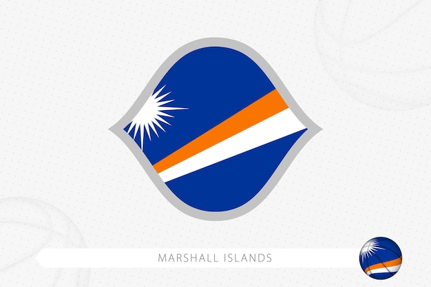 灰色のバスケットボールの背景にバスケットボールの競争のためのマーシャル諸島の旗。