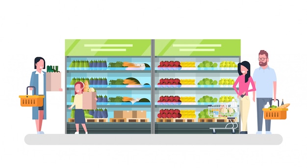 Mensen die in Kruidenierswinkelopslag winkelen, Klantmarkt, het Concept van de Verkoopsupermarkt
