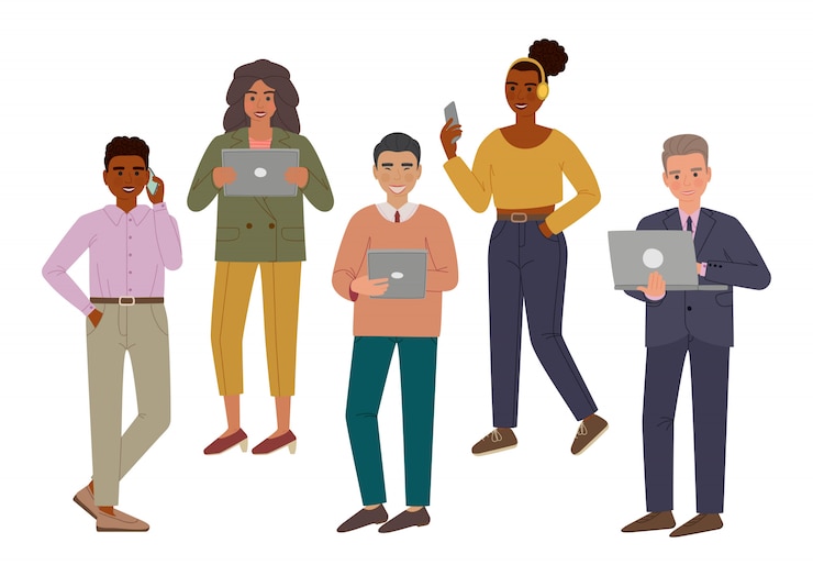 Vector mensen met gadgets. mannen en vrouwen glimlachen en gebruiken smartphones, tablets en laptop. stripfiguren geïsoleerd.