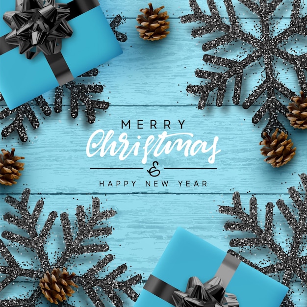 메리 크리스마스 그리고 새해복 많이 받으세요. 나무 배경에 크리스마스 구성입니다. 현실적인 선물 상자, 장식용 눈송이 검정 색상, 흰색 화환, 솔방울을 디자인합니다. 푸른 나무 질감. 평면도, 평면도.