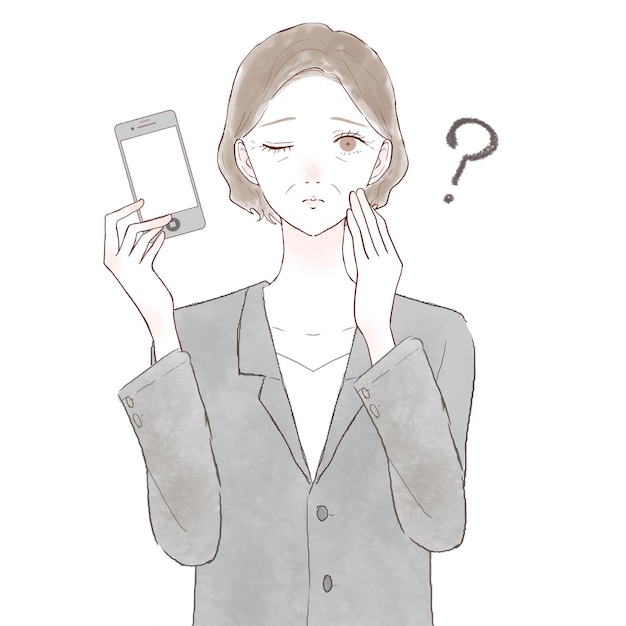 スマホでスーツ姿で疑問を持っている中年女性。白い背景に。