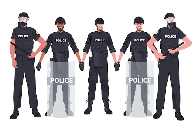 Mix race politieagenten in volledige tactische uitrusting staan samen oproerpolitie agenten demonstranten