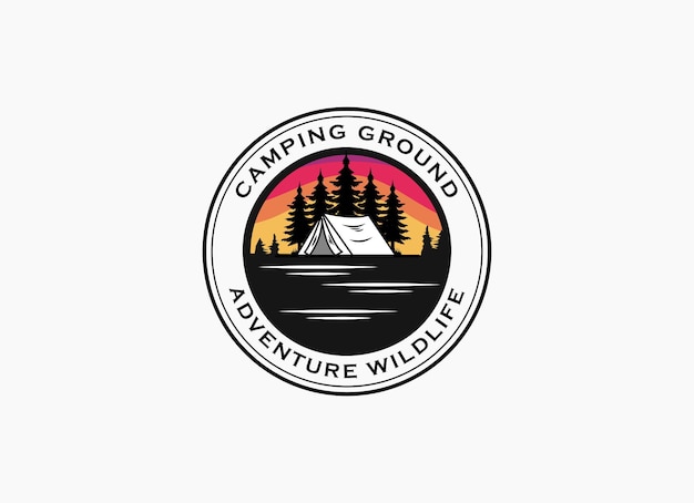 Mountain Camp Adventure in Forest Inspiratie voor logo-ontwerp