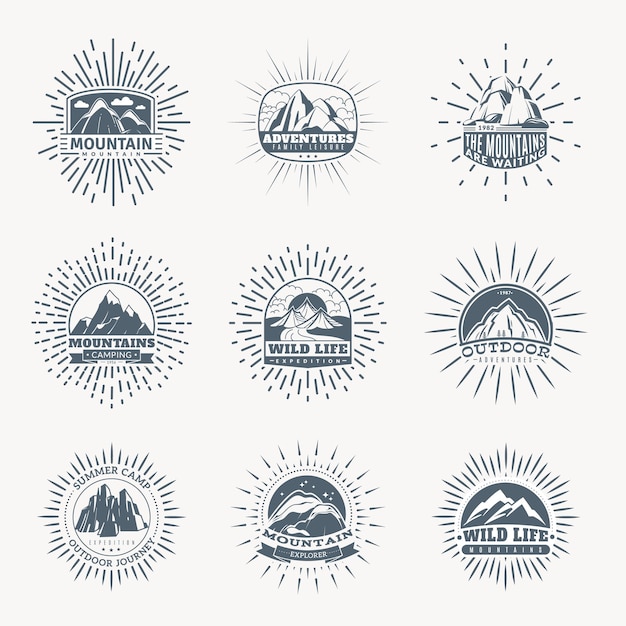 Emblemi di montagna. set di montagne di distintivi vintage monocromatici, campo di alpinismo e turismo d'avventura, escursioni e trekking spedizione etichette retrò logo vettoriale retrò isolato silhouette collezione