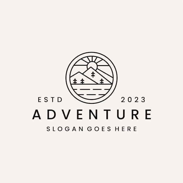 горный пейзаж с скалами на восходе солнца Логотип Sea and Sun for Hipster Adventure Traveling