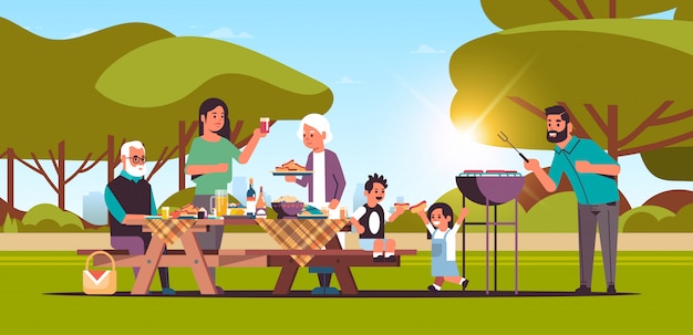 multi generatie familie hotdogs bereiden op grill gelukkig grootouders ouders en kinderen plezier picknick barbecue party concept zomer park landschap achtergrond plat volledige lengte horizontaal