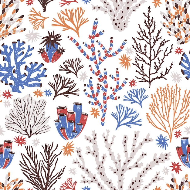 Naadloos patroon met koraal en zeewier op witte achtergrond.