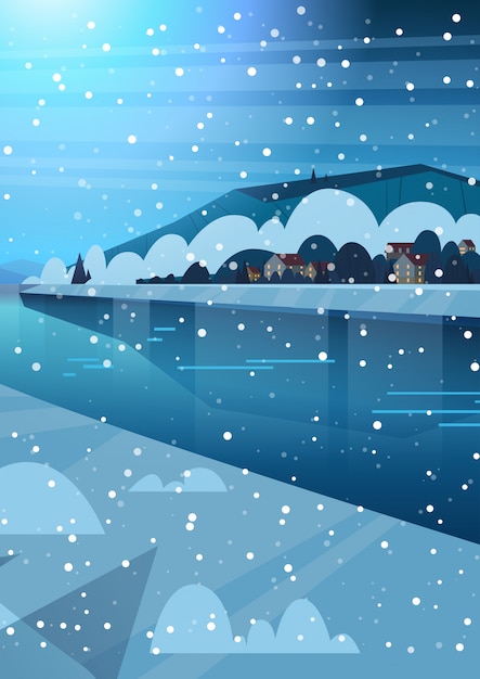 산 언덕과 얼어 붙은 강 또는 호수 근처 겨울 마을 집의 밤 풍경