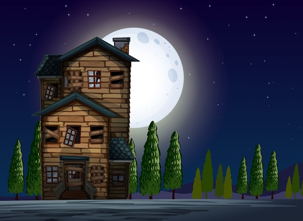 Vecchia casa di legno nella notte di luna piena