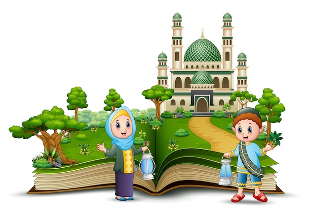 Открытая книга с счастливой мусульманской семьей перед мечети