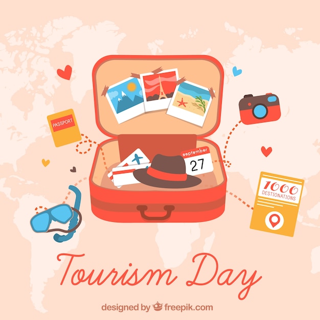 Открытый чемодан с элементами путешествий, день мирового туризма