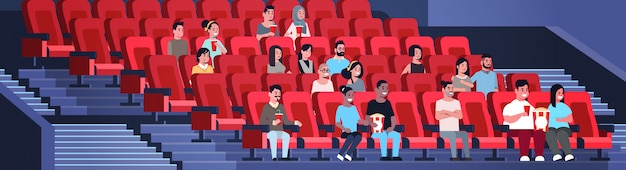 Vettore la gente raggruppa la visione del film che si siede nel cinema con popcorn e cola mescolano la corsa degli uomini donne che si divertono che ridono della nuova commedia piatto orizzontale integrale