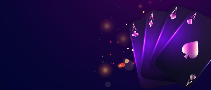 Вектор игральная карта. выигрыш покерных фишек в казино с реалистичными токенами для азартных игр, наличными для рулетки или покера,