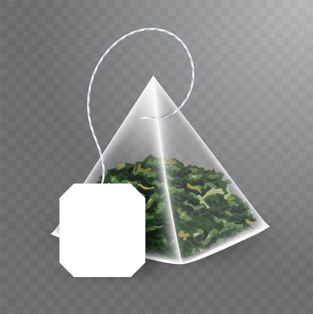 緑茶が入ったピラミッド型のティーバッグ。透明な背景の空の白いラベルのティーバッグの現実的なイラスト。
