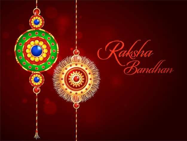 Ракша Bandhan шрифт с декоративными Rakhis (браслет) на темно-красном фоне размытия боке.