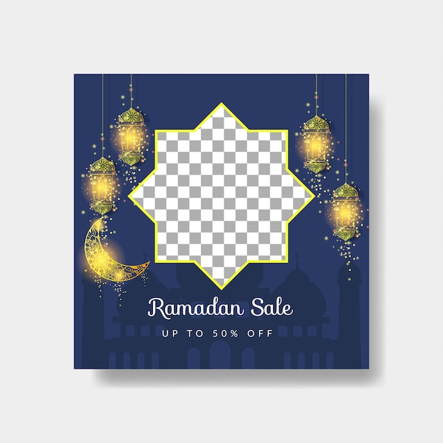 Ramadan kareem social media verkoop sjabloon voor spandoek met gouden maan en lamp op blauwe achtergrond