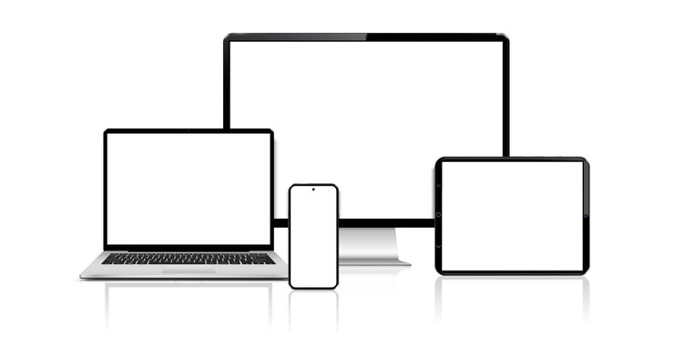 現実的なセット コンピューター ラップトップ タブレットとスマート フォン