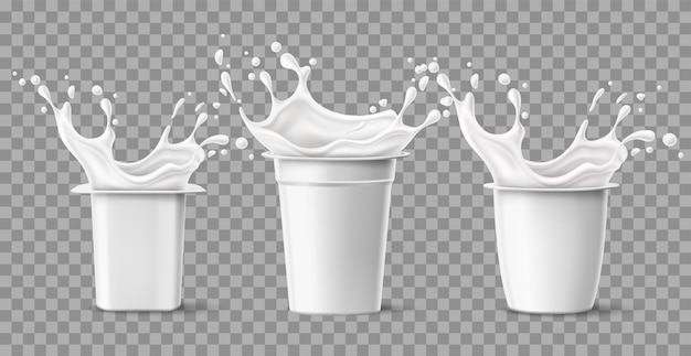 Vettore schizzi di yogurt realistici confezioni aperte in plastica schizzi e gocce di latte fermentato prodotto greco naturale forme diverse mockup di contenitori per crema 3d set di imballaggi vuoti vettoriali