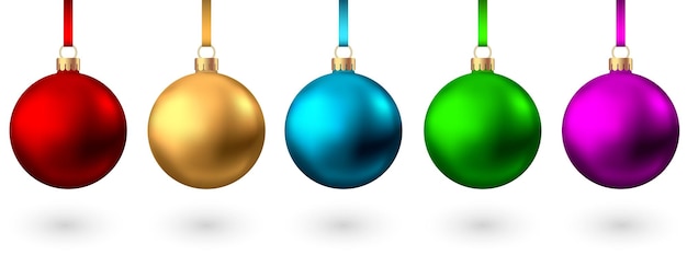 Realistische rode, gouden, blauwe, groene, roze, paarse kerstballen geïsoleerd op een witte achtergrond. Vector kerstboom decoratie.
