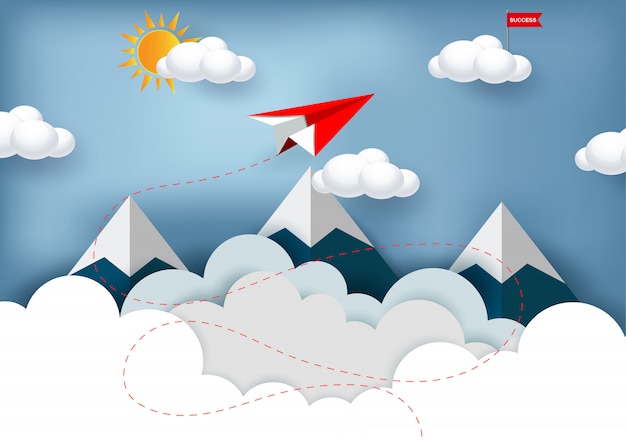 빨간 종이 비행기는 산 위에 비행하는 동안 구름에 적기 대상으로 날고있다.