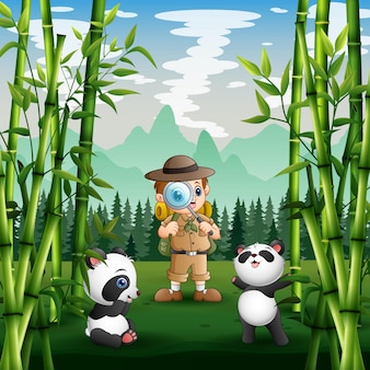 Un ragazzo safari con i panda nel parco