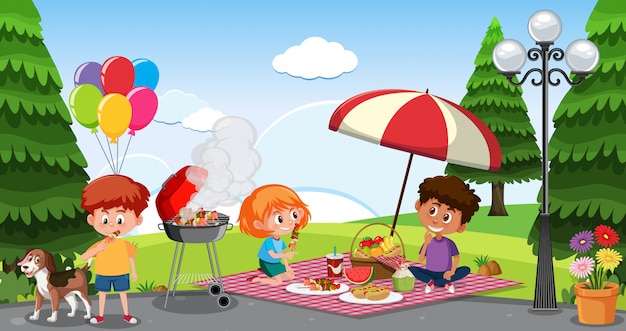 Сцена со счастливыми детьми, едящими в парке