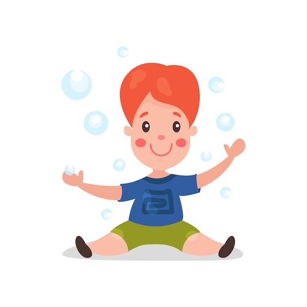 Schattige cartoon roodharige jongetje zittend op de vloer spelen met zeepbellen vector illustratie op een witte background