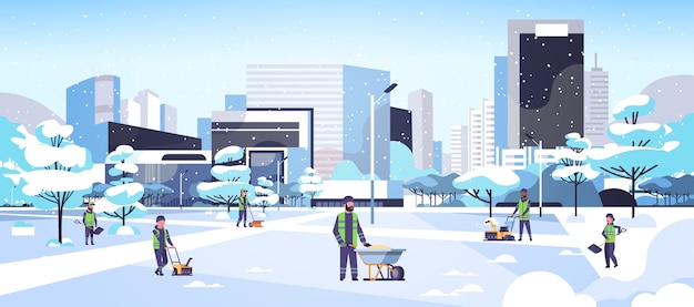 schoonmakers team met behulp van verschillende apparatuur en gereedschappen sneeuwruimen concept mannen vrouwen in uniform schoonmaken winter besneeuwde park stadsgezicht platte volledige lengte horizontale vector illustratie