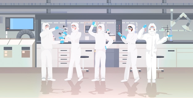 化学実験室で働く実験室で働く試験管を保持している化学防護服の科学者チーム