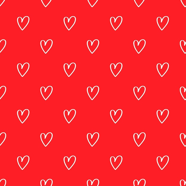 Бесшовный рисунок с нарисованными вручную сердцами на красном фоне