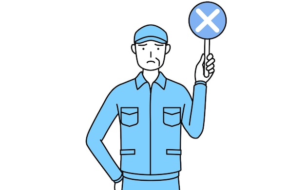Senior man in hoed en werkkleding met een bordje met een x die een onjuist antwoord aangeeft