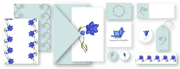 Set di carte con una brillante stampa floreale. fiori di campana blu