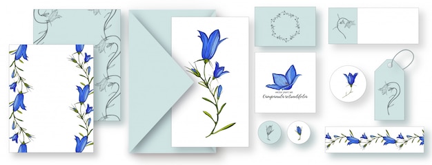 Set kaarten met een heldere bloemenprint. BLAUWE KLOKBLOEMEN