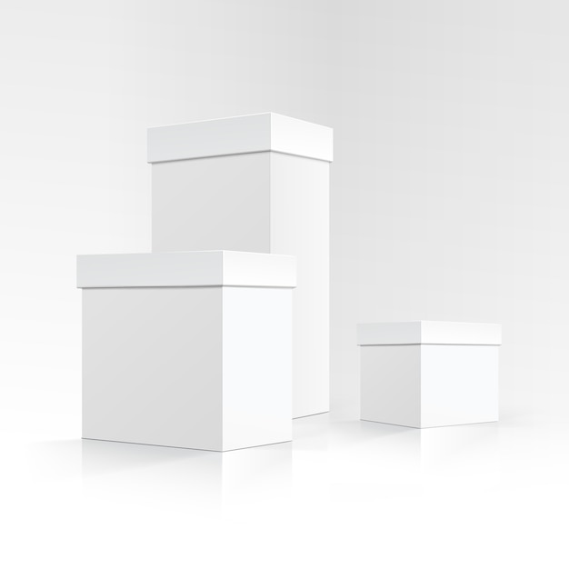 Set van witte kartonnen dozen verschillende maten geïsoleerd