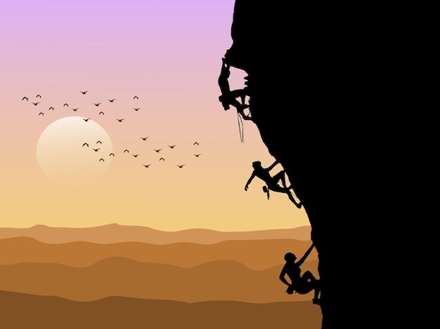Silhouet van drie bergbeklimmers klimmen met zonsondergang op de achtergrond.