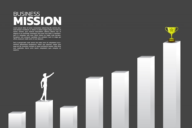 La siluetta dell'uomo d'affari indica il trofeo sopra il grafico.