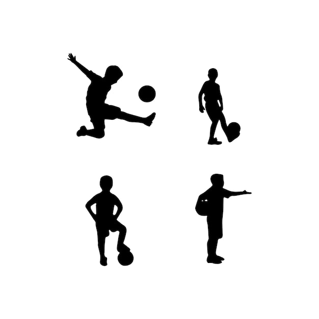 Vettore silhouette di bambini giocano a calcio di calcio