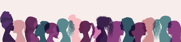 Vettore silhouette gruppo di donne multietniche che parlano e condividono idee e informazioni social network femminile