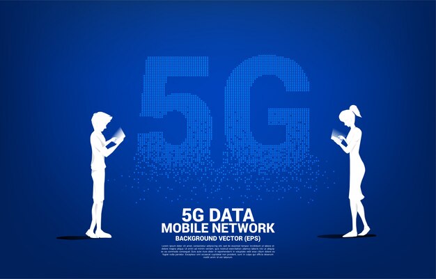 Силуэт мужчины и женщины использовать мобильный телефон с 5g футуристический фон преобразования пикселей. концепция для удаленной работы из дома и технологии.