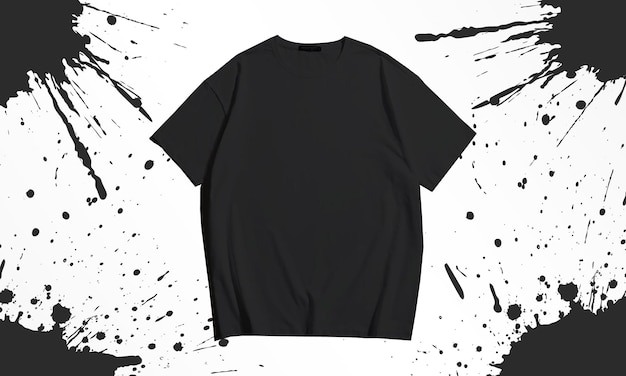 Un singolo mockup di t-shirt in bianco nero decorato con pittura nera sullo sfondo