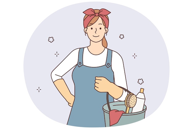 Улыбающаяся домработница в форме