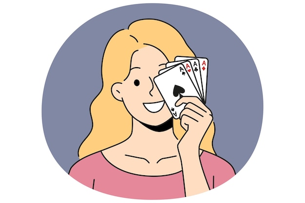 포커 카드를 들고 있는 미소 짓는 여자