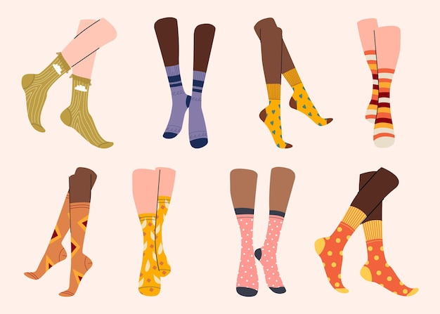 Sokken met een vrolijk zomers dessin. Set vrouwelijke benen in kleurrijke sokken.