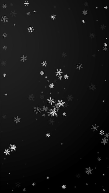Редкий снегопад новогодний фон. тонкие летающие хлопья снега и звезды на черном фоне. шаблон наложения живой зимней серебряной снежинки. фактическая вертикальная иллюстрация.
