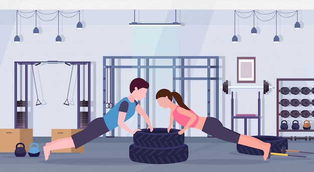 sport paar doen push-up oefening op banden man vrouw uit te werken samen crossfit training gezonde levensstijl concept moderne sportschool interieur vlak en horizontaal