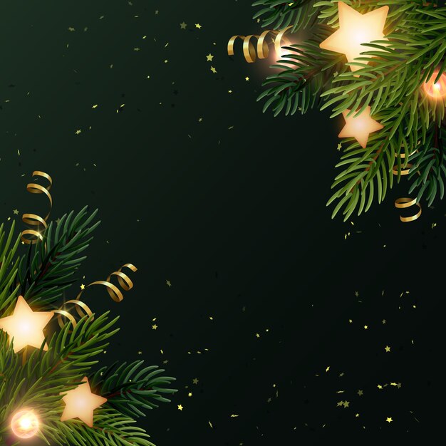 Квадратный рождественский фон с еловыми ветками, светящимися звездами, золотыми серпантинами и светящимися лампочками. темно-серый фон с copyspace.